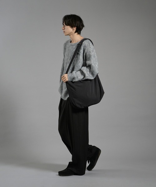 kutir(クティール)の「NYLON BIG SHOULDER BACK/ナイロンビックショルダーバッグ(ショルダーバッグ・メンズ・ブラック/チャコールグレー・FREE)」の10枚目の写真