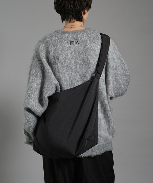 kutir(クティール)の「NYLON BIG SHOULDER BACK/ナイロンビックショルダーバッグ(ショルダーバッグ・メンズ・ブラック/チャコールグレー・FREE)」の3枚目の写真