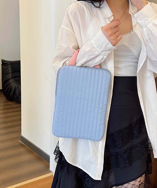 TONE SELECT GOODS(トーンセレクトグッズ)の「Liaa/ハンドル付き キルティング PCケース 11インチ/13インチ A18470(PC・タブレットケース・レディース・ブルー系その他/ホワイト系その他/ベージュ系その他/ベージュ系その他2/パープル系その他/ホワイト系その他2/ブルー系その他2/パープル系その他2・A/B)」の5枚目の写真
