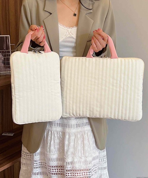 TONE SELECT GOODS(トーンセレクトグッズ)の「Liaa/ハンドル付き キルティング PCケース 11インチ/13インチ A18470(PC・タブレットケース・レディース・ブルー系その他/ホワイト系その他/ベージュ系その他/ベージュ系その他2/パープル系その他/ホワイト系その他2/ブルー系その他2/パープル系その他2・A/B)」の10枚目の写真