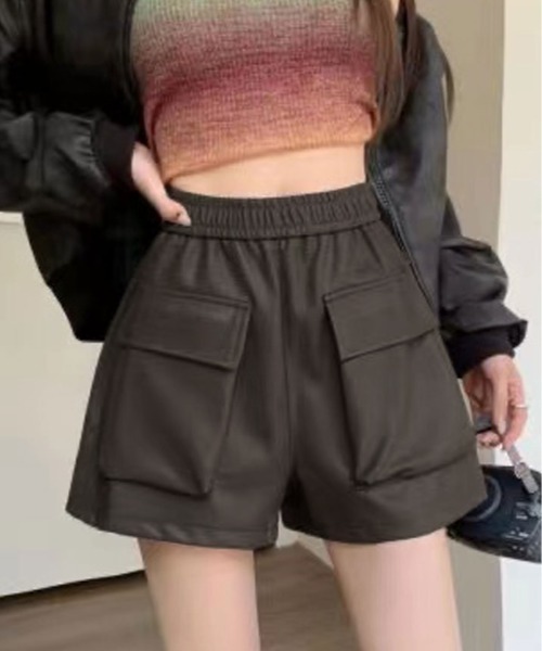 kirakiraShop（キラキラショップ）の「フロントポケット フェイクレザー ショート パンツ（その他パンツ・レディース・ブラック/ブラウン・M/L）」の2枚目の写真
