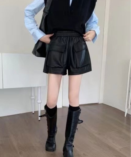 kirakiraShop（キラキラショップ）の「フロントポケット フェイクレザー ショート パンツ（その他パンツ・レディース・ブラック/ブラウン・M/L）」の3枚目の写真