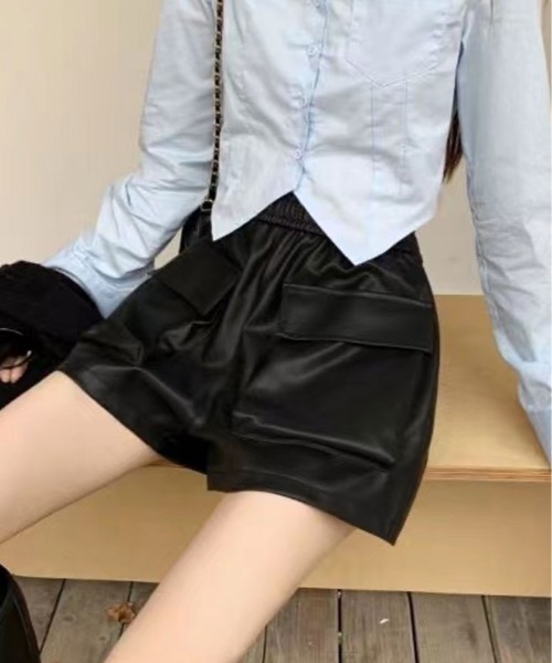 kirakiraShop（キラキラショップ）の「フロントポケット フェイクレザー ショート パンツ（その他パンツ・レディース・ブラック/ブラウン・M/L）」の4枚目の写真