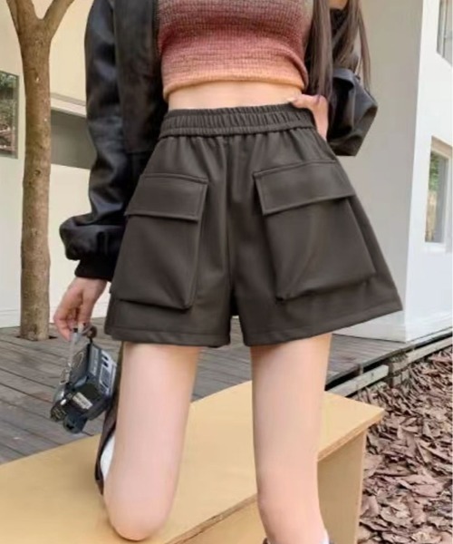 kirakiraShop（キラキラショップ）の「フロントポケット フェイクレザー ショート パンツ（その他パンツ・レディース・ブラック/ブラウン・M/L）」の6枚目の写真
