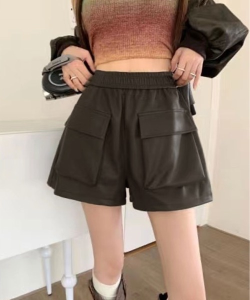 kirakiraShop（キラキラショップ）の「フロントポケット フェイクレザー ショート パンツ（その他パンツ・レディース・ブラック/ブラウン・M/L）」の7枚目の写真