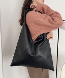 Ada. | ギャザーハンドル フェイクレザー トライアングル バッグ(ショルダーバッグ)