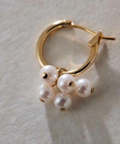 ear PAPILLONNER(イアパピヨネ)の「《キャッチレス》粒パールフープピアス(ピアス(両耳用)・レディース・シルバー/ゴールド・FREE)」の8枚目の写真
