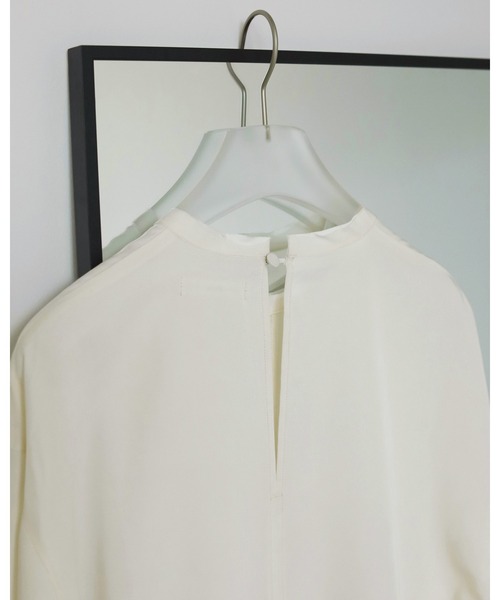anuke アンヌーク　ブラウス　新品　タグ付き anuke アンヌーク 2025SpringSummer トップス Vneck Lace Blouse