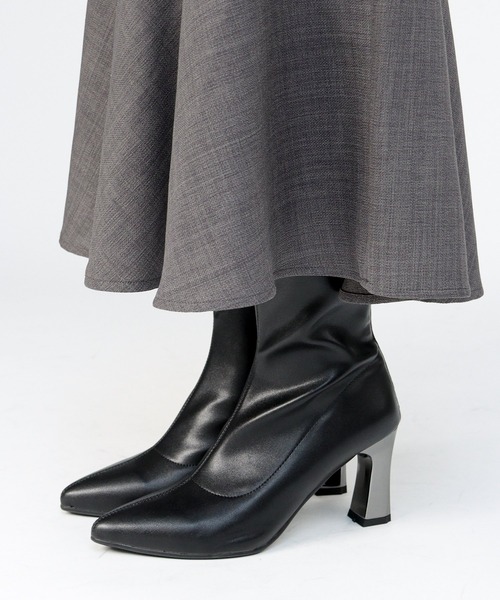 LibertyDoll(リバティードール)の「LIBERTYDOLL メタルヒールストレッチブーツ(9140)(ブーツ・レディース・ブラック系その他/ブラック/アイボリー・S/M/L/LL)」の1枚目の写真