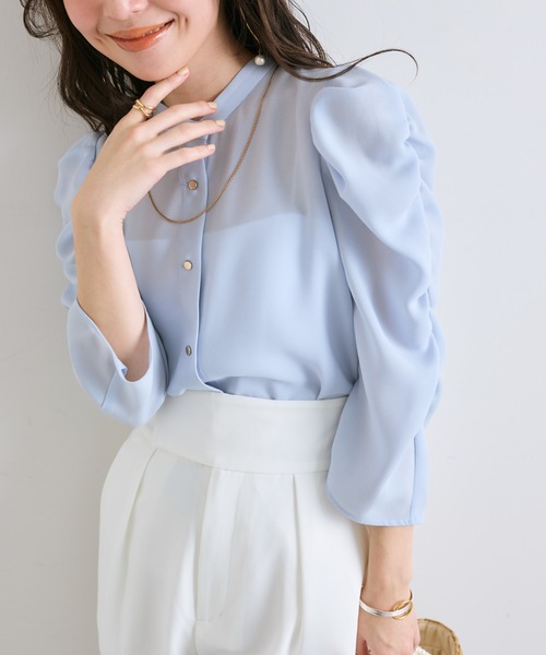 La boutique BonBon(ラブティックボンボン)の「【名品・美人見え】パワショルクロップドブラウス(シャツ/ブラウス・レディース・ネイビー/オフホワイト/サックスブルー・FREE)」の3枚目の写真