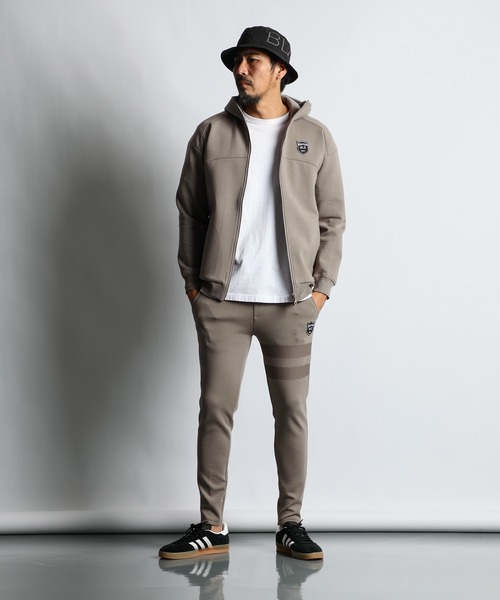 The DUFFER of ST.GEORGE（ザダファーオブセントジョージ）の「〔BLACK LABEL〕"SORONA" ATHLETIC SLIM PANTS：セットアップ ダンボールニット スリムパンツ（スウェットパンツ・メンズ・ブラック/ブラック系その他/グレイッシュベージュ・SMALL/MEDIUM/LARGE/X-LARGE）」の10枚目の写真