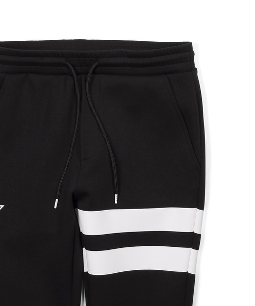 The DUFFER of ST.GEORGE（ザダファーオブセントジョージ）の「〔BLACK LABEL〕"SORONA" ATHLETIC SLIM PANTS：セットアップ ダンボールニット スリムパンツ（スウェットパンツ・メンズ・ブラック/ブラック系その他/グレイッシュベージュ・SMALL/MEDIUM/LARGE/X-LARGE）」の17枚目の写真