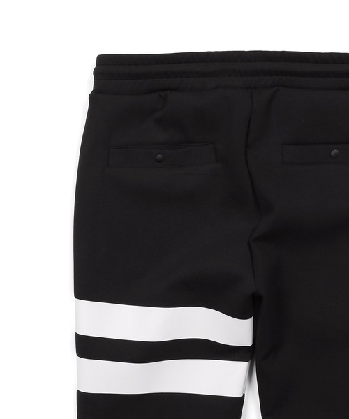 The DUFFER of ST.GEORGE（ザダファーオブセントジョージ）の「〔BLACK LABEL〕"SORONA" ATHLETIC SLIM PANTS：セットアップ ダンボールニット スリムパンツ（スウェットパンツ・メンズ・ブラック/ブラック系その他/グレイッシュベージュ・SMALL/MEDIUM/LARGE/X-LARGE）」の20枚目の写真