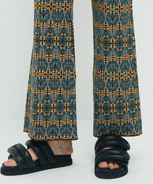 コットンカシミヤストレッチ ジャカードプリントニットパンツ