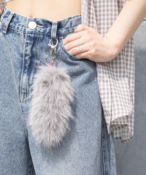 repipi armario（レピピ アルマリオ）の「フェイクファーミニテールチャーム（キーホルダー・キッズ・グレー/ブルー/ホワイト/ピンク/オレンジ系その他/フューシャピンク/ライトグレー・FREE）」の3枚目の写真