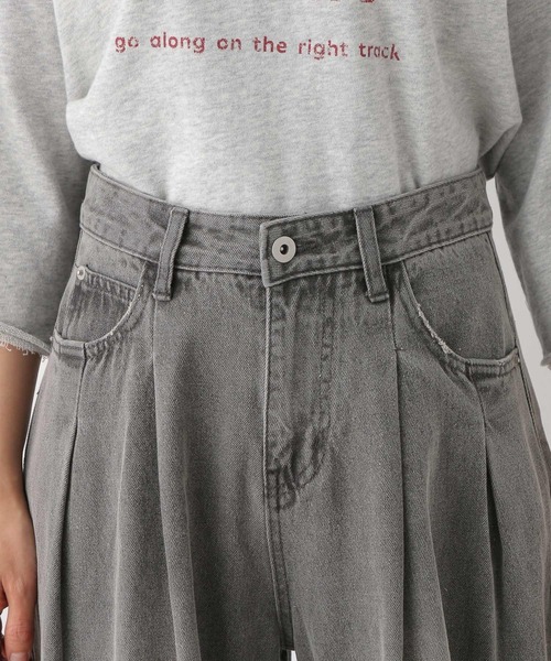 LEPSIM（レプシィム）の「Wタックワイドデニム　322267（デニムパンツ・レディース・ライトブルー/チャコールグレー/ブルー・MEDIUM/LARGE）」の5枚目の写真