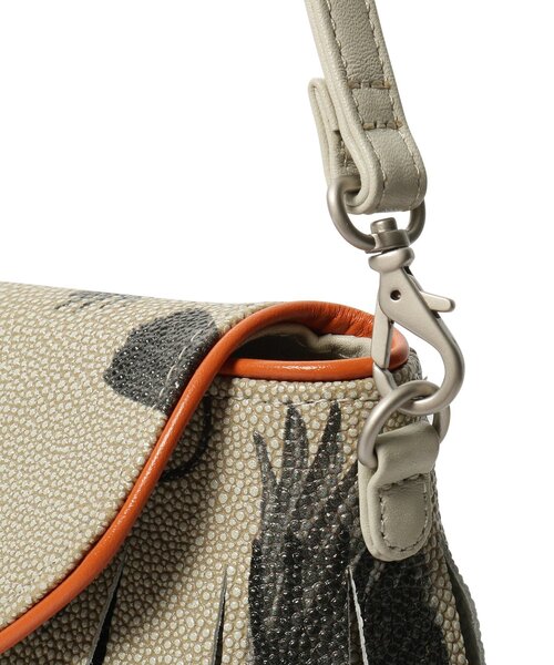 HIROKO HAYASHI(ヒロコハヤシ)の「MERLO(メルロ)ミニショルダーバッグ(ショルダーバッグ・レディース・ライトオレンジ系1・00)」の9枚目の写真