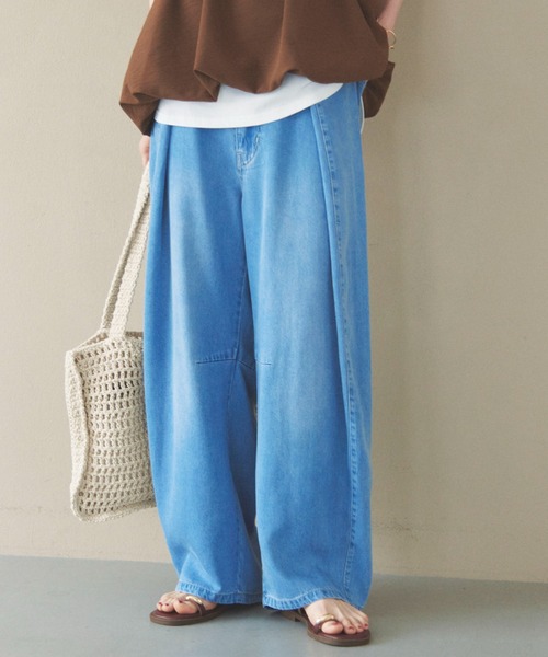 Doux archives（ドゥアルシーヴ）の「【やわらか】ソフトデニムワイドタックパンツ《追加予約》（デニムパンツ・レディース・サックスブルー/ブルー/チャコールグレー・S/M）」の3枚目の写真
