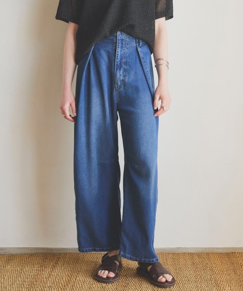 セール】ソフトデニムワイドタックパンツ（デニムパンツ）｜DOUX