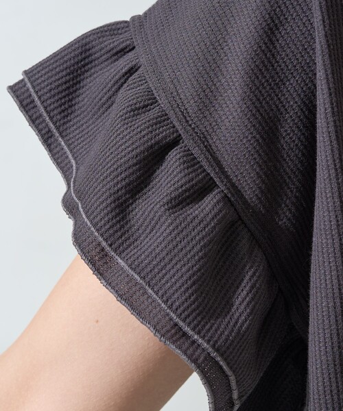 FREAK'S STORE（フリークスストア）の「限定展開　ワッフル フリル 袖トップス（Tシャツ/カットソー・レディース・ブラック/オリーブ/ナチュラル/ブルー/レッド・ﾌﾘ-）」の20枚目の写真