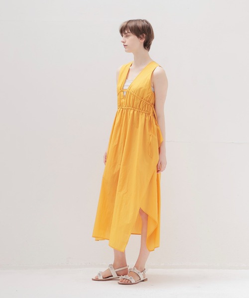 DRESSLAVE(ドレスレイブ)の「shirring irregular hem dress(シャーリングイレギュラーヘムワンピース)(ワンピース・レディース・オレンジ/ブラック・38)」の4枚目の写真