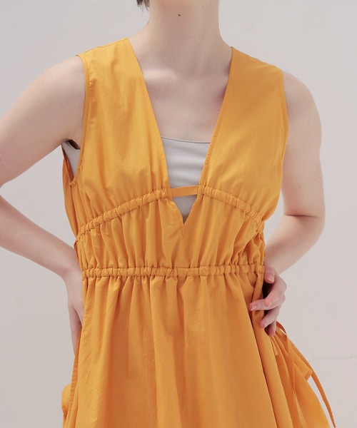 DRESSLAVE(ドレスレイブ)の「shirring irregular hem dress(シャーリングイレギュラーヘムワンピース)(ワンピース・レディース・オレンジ/ブラック・38)」の6枚目の写真