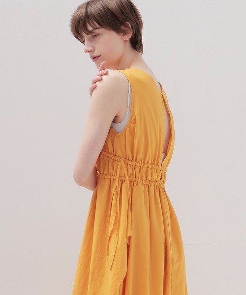 DRESSLAVE(ドレスレイブ)の「shirring irregular hem dress(シャーリングイレギュラーヘムワンピース)(ワンピース・レディース・オレンジ/ブラック・38)」の7枚目の写真