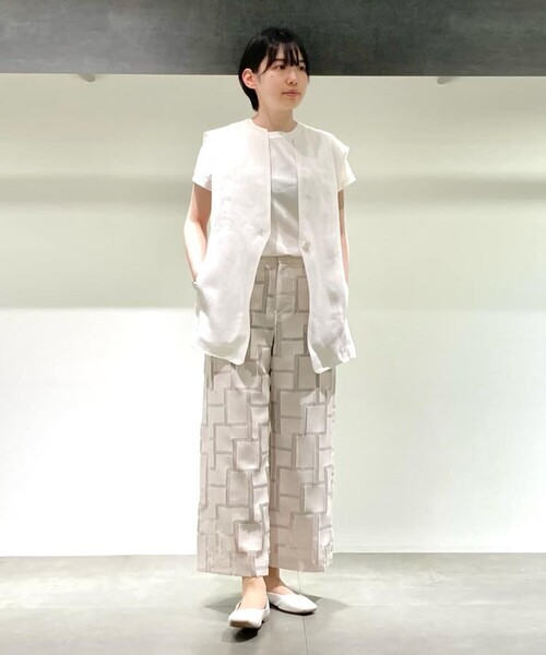 Gabardine K.T（ギャバジンケーティー）の「紙ビエラ 背中ふんわりジレ（ベスト・レディース・ホワイト・9号）」の7枚目の写真