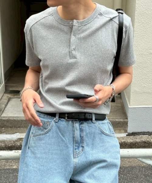 Chikashitsu +（チカシツプラス）の「【Chikashitsu +】henry neck half sleeve tee / 【チカシツプラス】ヘンリーネック半袖Tシャツ（Tシャツ/カットソー・メンズ・ホワイト/ブラック/グレー/グレー系その他・L/XL）」の3枚目の写真