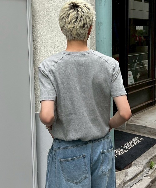 Chikashitsu +（チカシツプラス）の「【Chikashitsu +】henry neck half sleeve tee / 【チカシツプラス】ヘンリーネック半袖Tシャツ（Tシャツ/カットソー・メンズ・ホワイト/ブラック/グレー/グレー系その他・L/XL）」の11枚目の写真