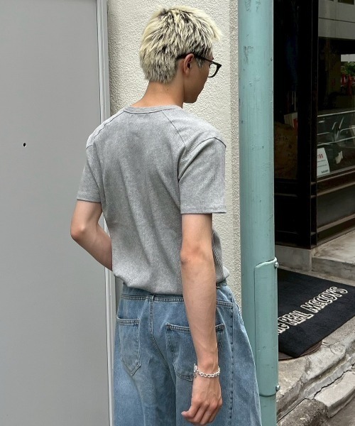 Chikashitsu +（チカシツプラス）の「【Chikashitsu +】henry neck half sleeve tee / 【チカシツプラス】ヘンリーネック半袖Tシャツ（Tシャツ/カットソー・メンズ・ホワイト/ブラック/グレー/グレー系その他・L/XL）」の9枚目の写真