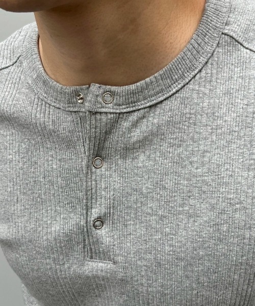 Chikashitsu +（チカシツプラス）の「【Chikashitsu +】henry neck half sleeve tee / 【チカシツプラス】ヘンリーネック半袖Tシャツ（Tシャツ/カットソー・メンズ・ホワイト/ブラック/グレー/グレー系その他・L/XL）」の13枚目の写真