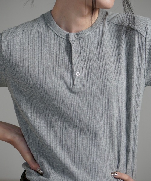 Chikashitsu +（チカシツプラス）の「【Chikashitsu +】henry neck half sleeve tee / 【チカシツプラス】ヘンリーネック半袖Tシャツ（Tシャツ/カットソー・メンズ・ホワイト/ブラック/グレー/グレー系その他・L/XL）」の21枚目の写真