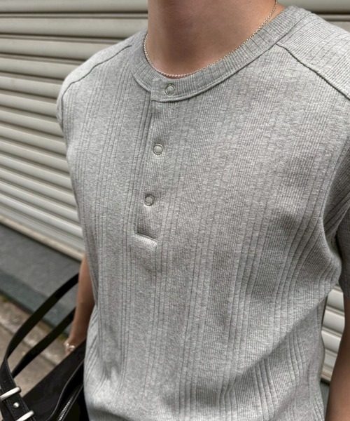 Chikashitsu +(チカシツプラス)の「【Chikashitsu +】henley neck half sleeve tee / 【チカシツプラス】ヘンリーネック半袖Tシャツ<着用動画あり>(Tシャツ/カットソー・メンズ・ホワイト/ブラック/グレー/グレー系その他・L/XL)」の14枚目の写真