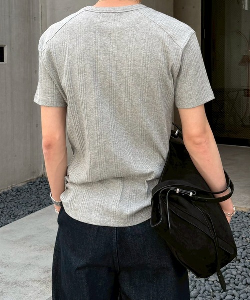Chikashitsu +(チカシツプラス)の「【Chikashitsu +】henley neck half sleeve tee / 【チカシツプラス】ヘンリーネック半袖Tシャツ<着用動画あり>(Tシャツ/カットソー・メンズ・ホワイト/ブラック/グレー/グレー系その他・L/XL)」の15枚目の写真