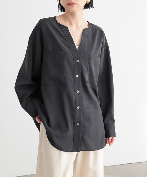 for/c(フォーシー)の「リネンライクシアーシャツ【サスティナブル】(シャツ/ブラウス・レディース・ライトベージュ/オフホワイト/チャコール・L/M)」の2枚目の写真