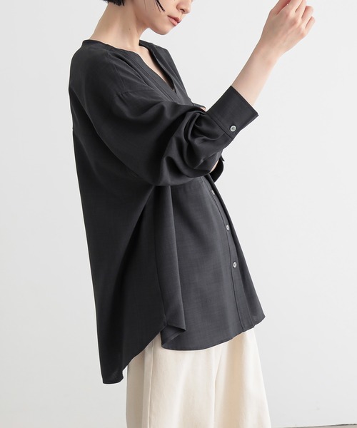for/c(フォーシー)の「リネンライクシアーシャツ【サスティナブル】(シャツ/ブラウス・レディース・ライトベージュ/オフホワイト/チャコール・L/M)」の15枚目の写真