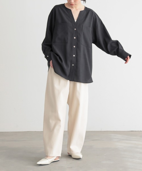 for/c(フォーシー)の「リネンライクシアーシャツ【サスティナブル】(シャツ/ブラウス・レディース・ライトベージュ/オフホワイト/チャコール・L/M)」の16枚目の写真