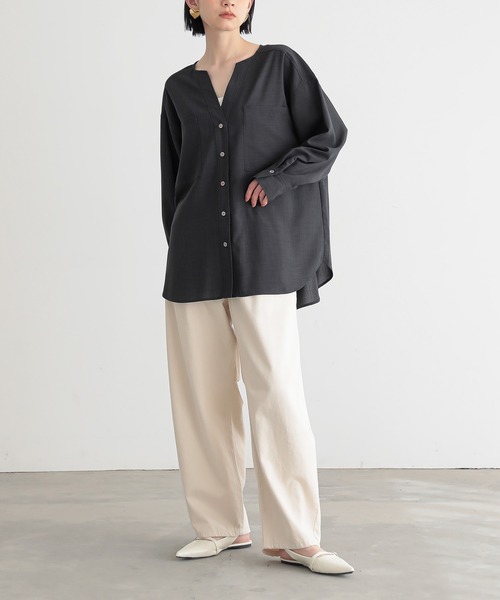 for/c(フォーシー)の「リネンライクシアーシャツ【サスティナブル】(シャツ/ブラウス・レディース・ライトベージュ/オフホワイト/チャコール・L/M)」の17枚目の写真