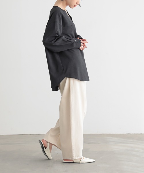 for/c(フォーシー)の「リネンライクシアーシャツ【サスティナブル】(シャツ/ブラウス・レディース・ライトベージュ/オフホワイト/チャコール・L/M)」の18枚目の写真