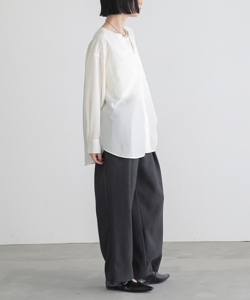 for/c(フォーシー)の「リネンライクシアーシャツ【サスティナブル】(シャツ/ブラウス・レディース・ライトベージュ/オフホワイト/チャコール・L/M)」の9枚目の写真