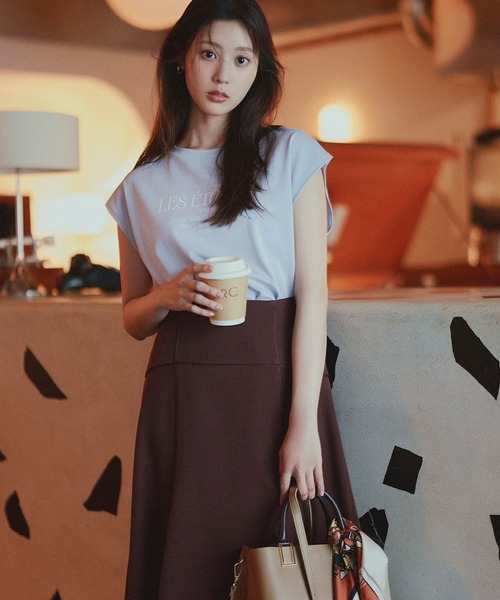 NATURAL BEAUTY BASIC(ナチュラルビューティーベーシック)の「◇フレンチスリーブロゴTシャツ(Tシャツ/カットソー・レディース・ラベンダー/チャコールグレー/オフホワイト・FREE)」の1枚目の写真