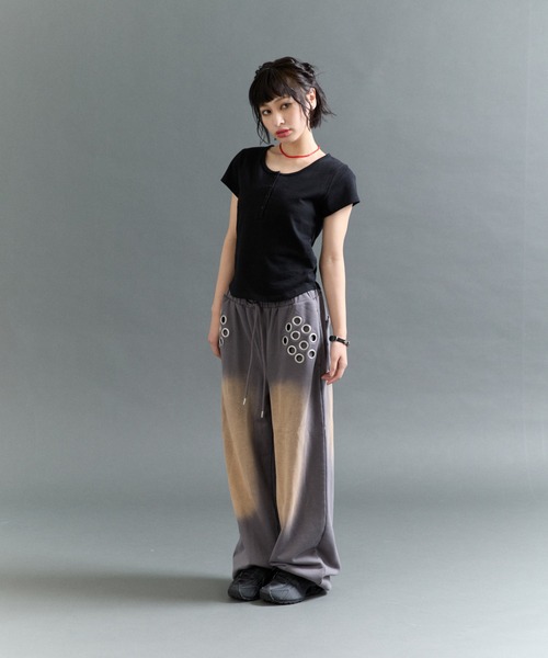 FTW（エフティダブリュー）の「BACK PRINT HENRY TOP（Tシャツ/カットソー・レディース・マスタード/ブラック/オフホワイト・SMALL/MEDIUM）」の11枚目の写真