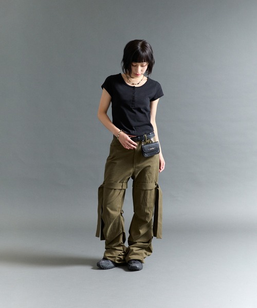 FTW（エフティダブリュー）の「BACK PRINT HENRY TOP（Tシャツ/カットソー・レディース・マスタード/ブラック/オフホワイト・SMALL/MEDIUM）」の7枚目の写真