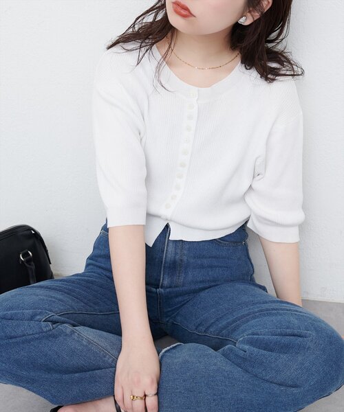 natural couture（ナチュラルクチュール）の「多釦片畦編みカーデ（カーディガン/ボレロ・レディース・オフホワイト/レッド/ブラック/サックスブルー・FREE）」の2枚目の写真