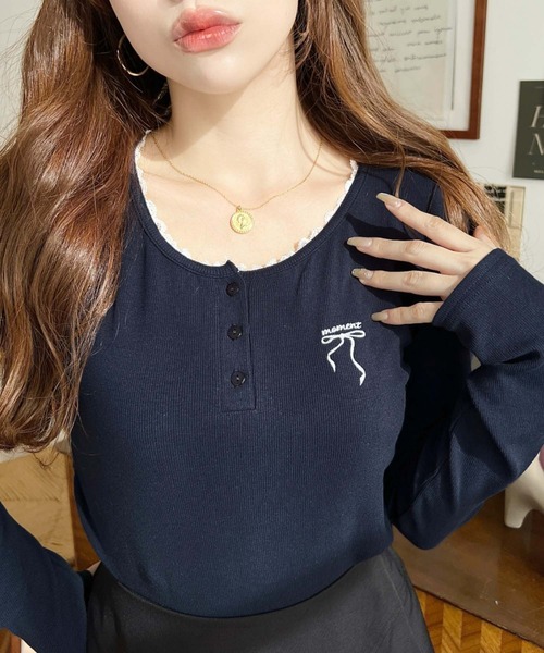 セール】ヘンリーネックレースワンポイント刺繍長袖リブカットソー