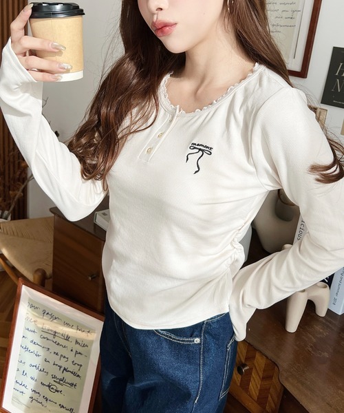 セール】ヘンリーネックレースワンポイント刺繍長袖リブカットソー