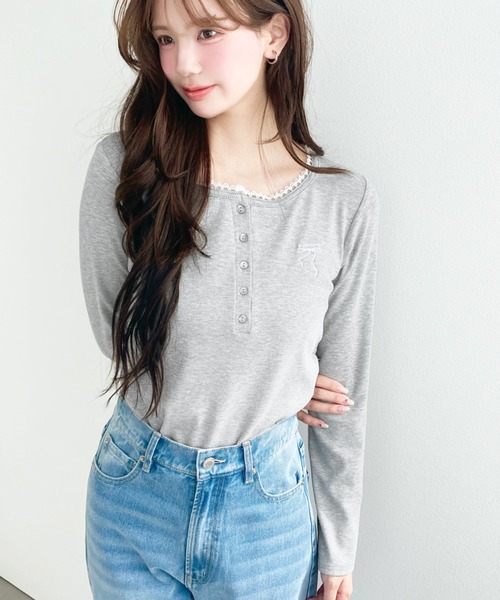 moment+(モーメントプラス)の「ヘンリーネックワンポイント刺繍長袖リブカットソートップス(Tシャツ/カットソー・レディース・ネイビー/チャコールグレー/ブラック/アイボリー/杢グレー・M/L)」の11枚目の写真