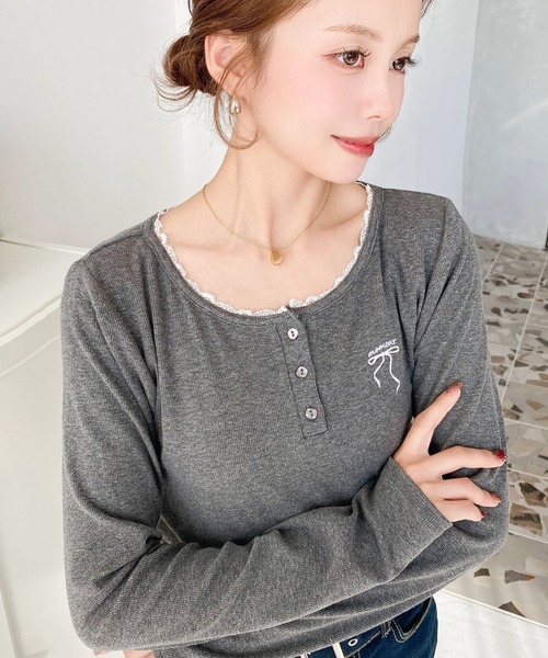 セール】ヘンリーネックレースワンポイント刺繍長袖リブカットソー