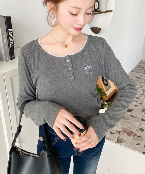 セール】ヘンリーネックレースワンポイント刺繍長袖リブカットソー